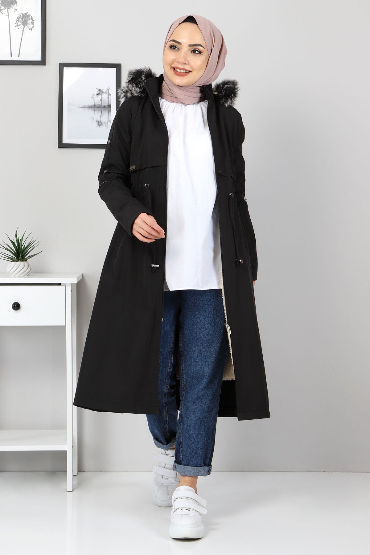 Image of Women's Pocket Black Coat