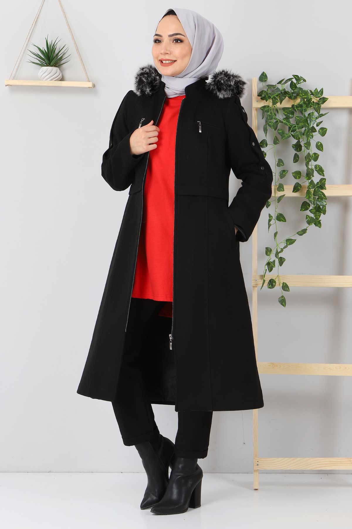 Image of Women's Zipped Black Cachet Coat