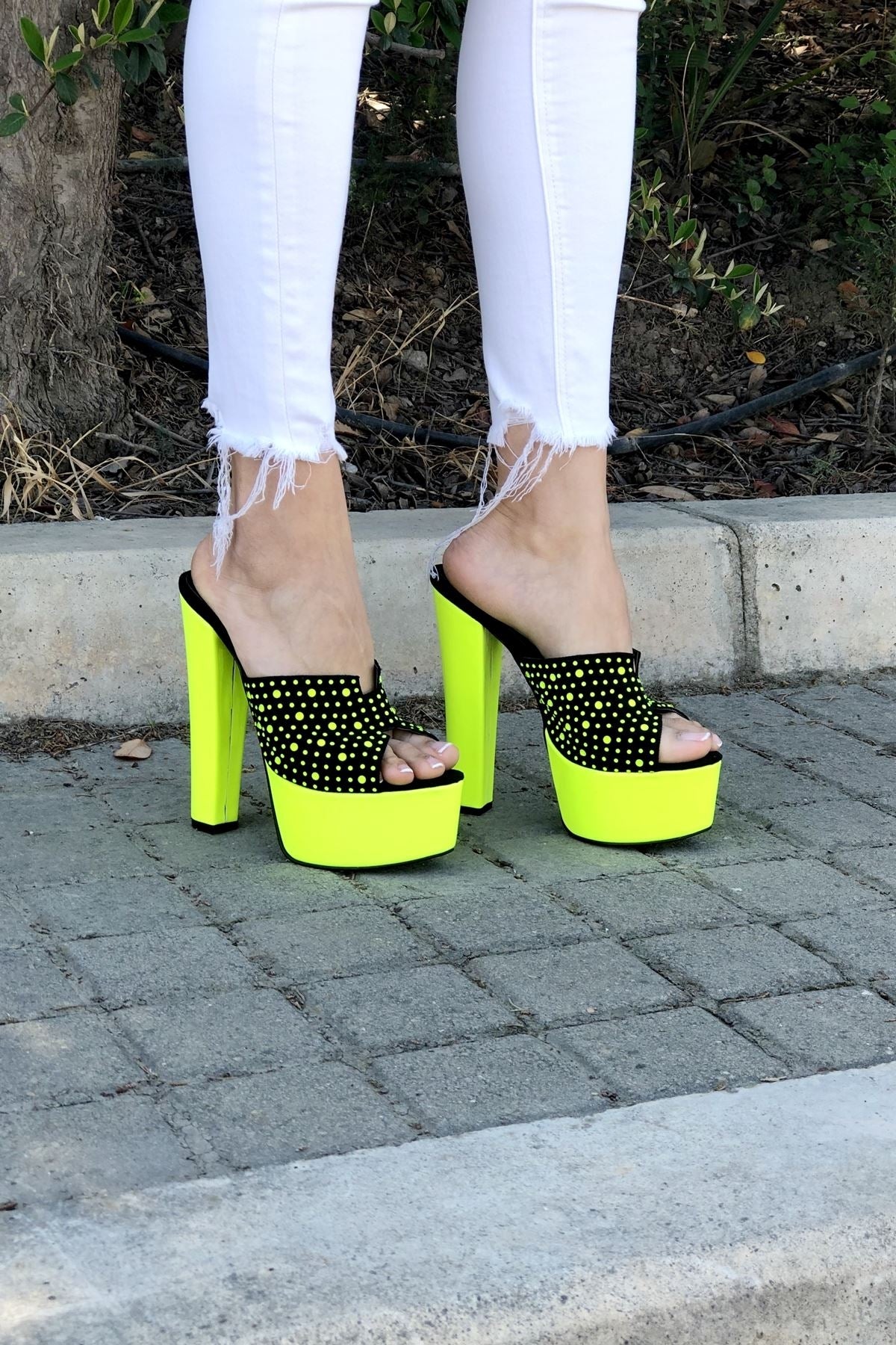 Image of Women's Black - Yellow Heeled Slippers
