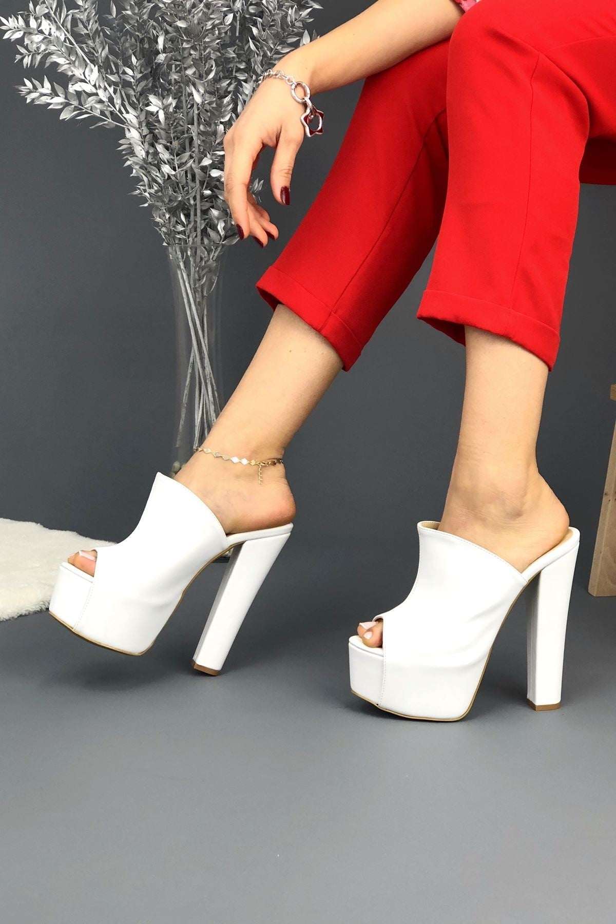 Image of Women's White Leather Heeled Slippers