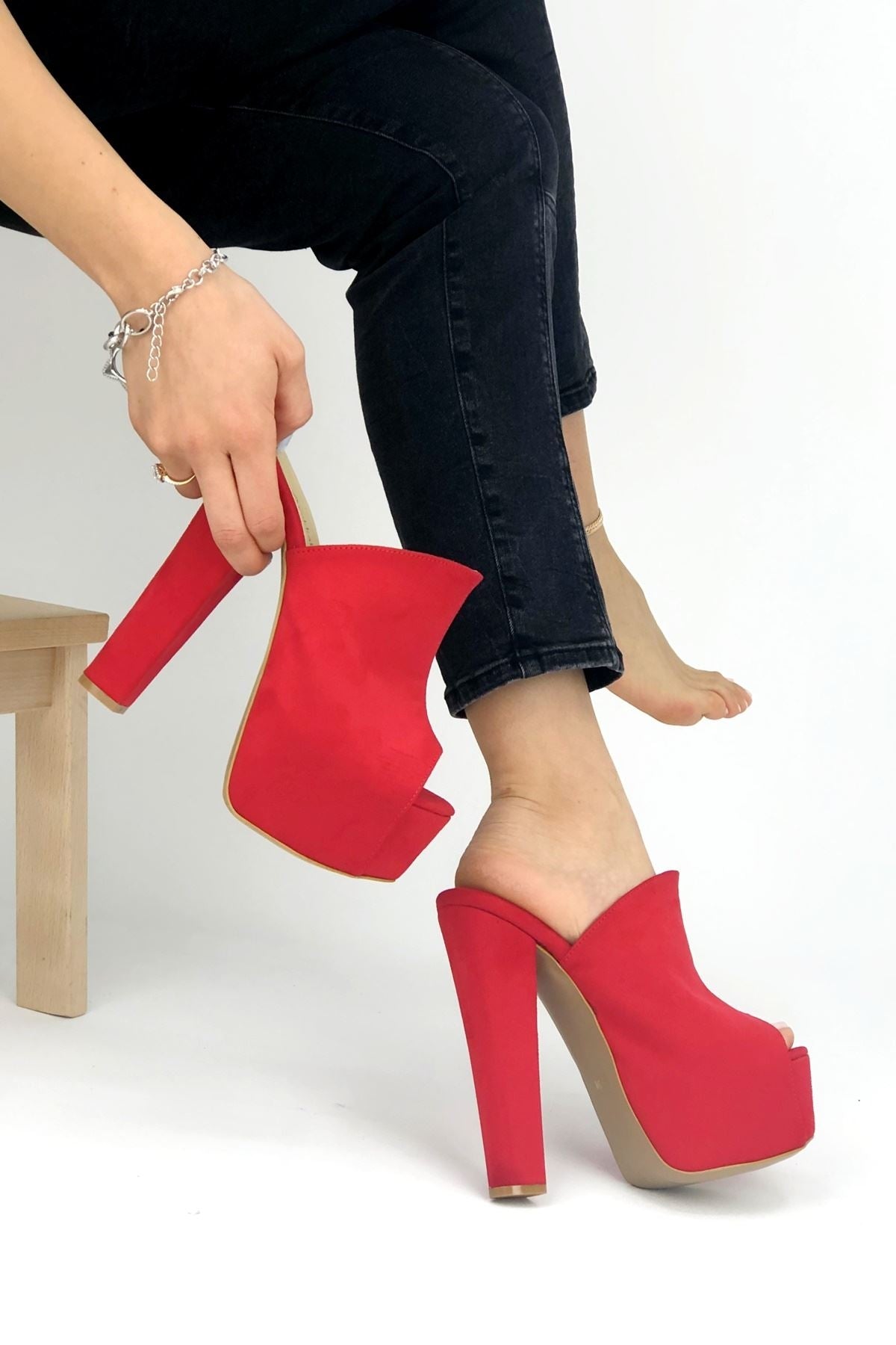 Image of Women's Red Suede Heeled Slippers