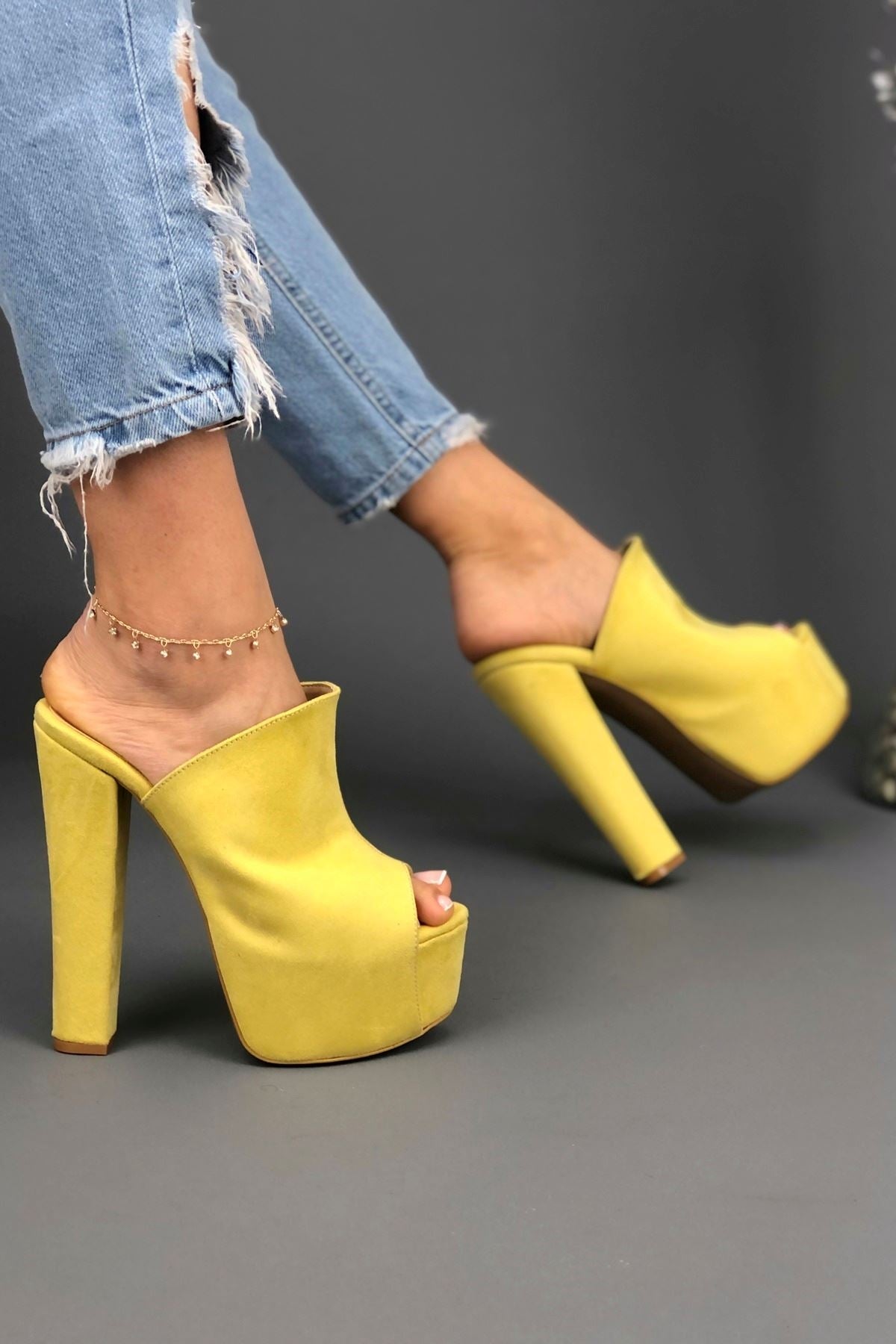 Image of Women's Yellow Suede Heeled Slippers