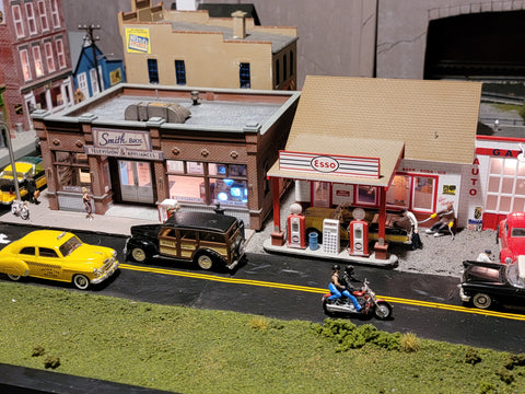O Scale Gas Station and TV and Appliance Store