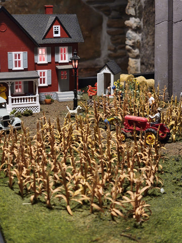 O Scale cornfield and farm