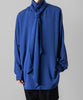 ato(アトウ)のコレクションの定番のCREPE DE CHINE SCARF SHIRTのBLUE