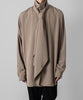 ato(アトウ)のコレクションの定番のCREPE DE CHINE SCARF SHIRTのBEIGE