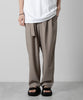 【ATTACHMENT】ATTACHMENT アタッチメントのPE COMPACT TWILL BELTED TAPERED FIT TROUSERS - BEIGE 公式通販サイトsession福岡セレクトショップ