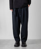 ATTACHMENT(アタッチメント)の23AWコレクションのPE STRETCH DOUBLE CLOTH BELTED TAPERED FIT TROUSERSのDARK NAVY