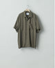 stein(シュタイン)の24SSコレクションOVERSIZED CUPRO OPEN COLLAR SS SHIRTのGREY KHAKI