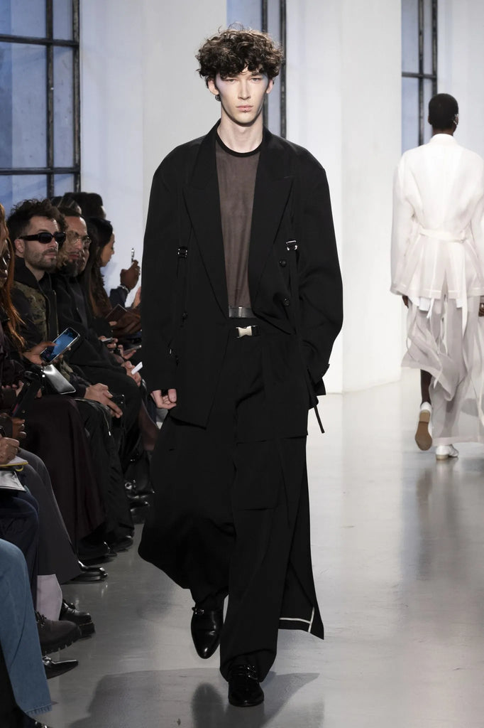 UJOH(ウジョー)の25SSコレクションのLOOK039