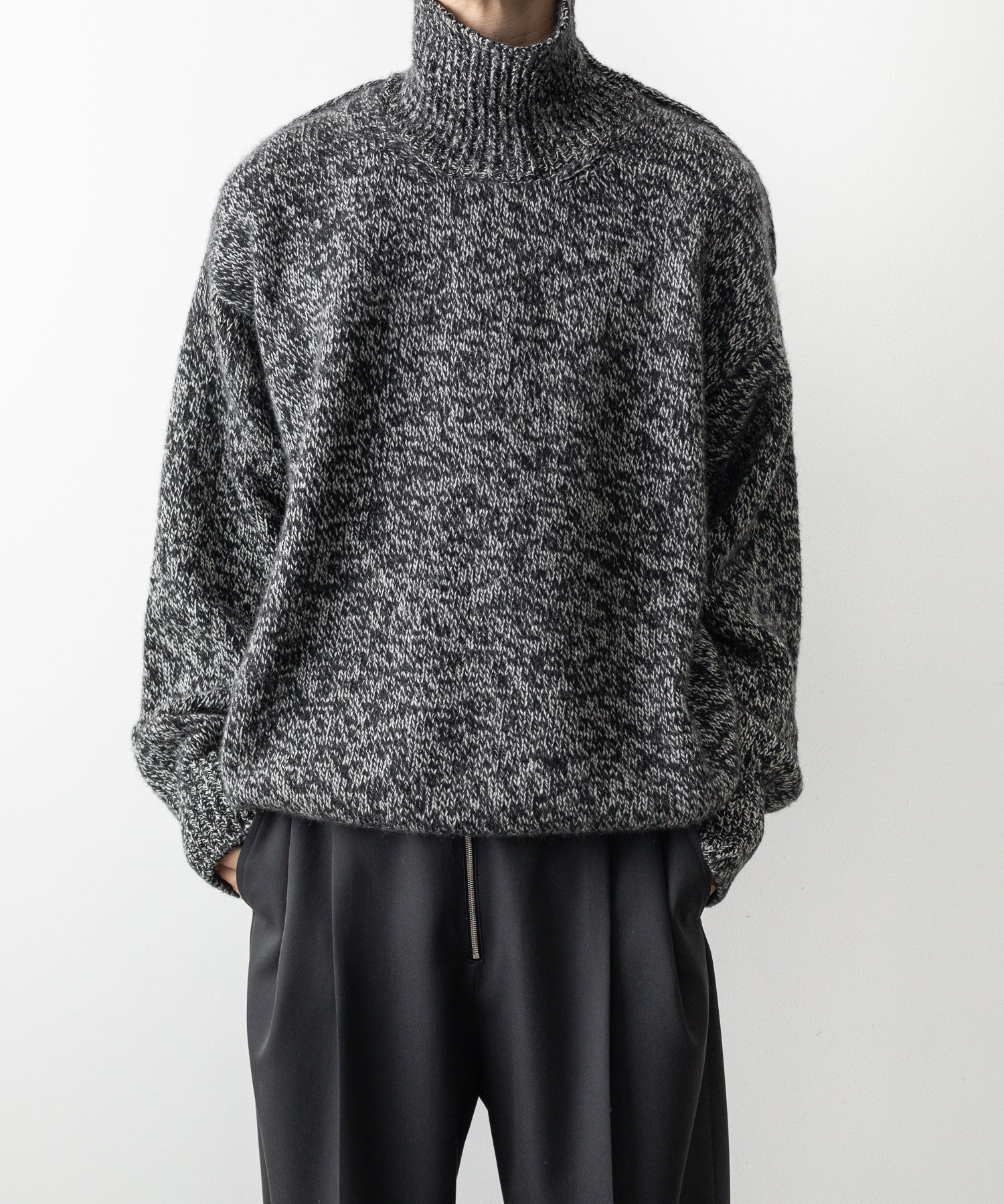 stein / シュタイン 】CASHMERE MELANGE KNIT JUMPER - BLACK | 公式