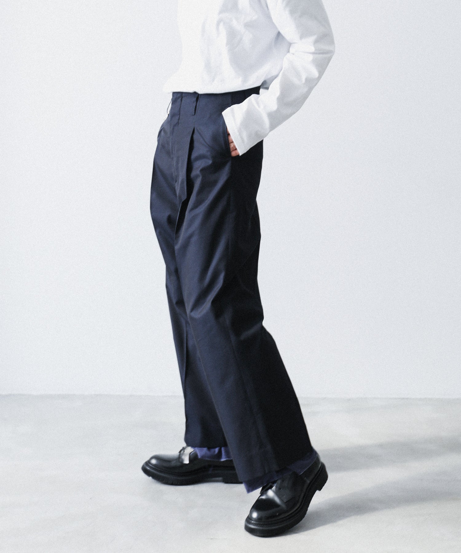 Rich I UNCLE TUCK TAPERED TROUSERS スラックス-