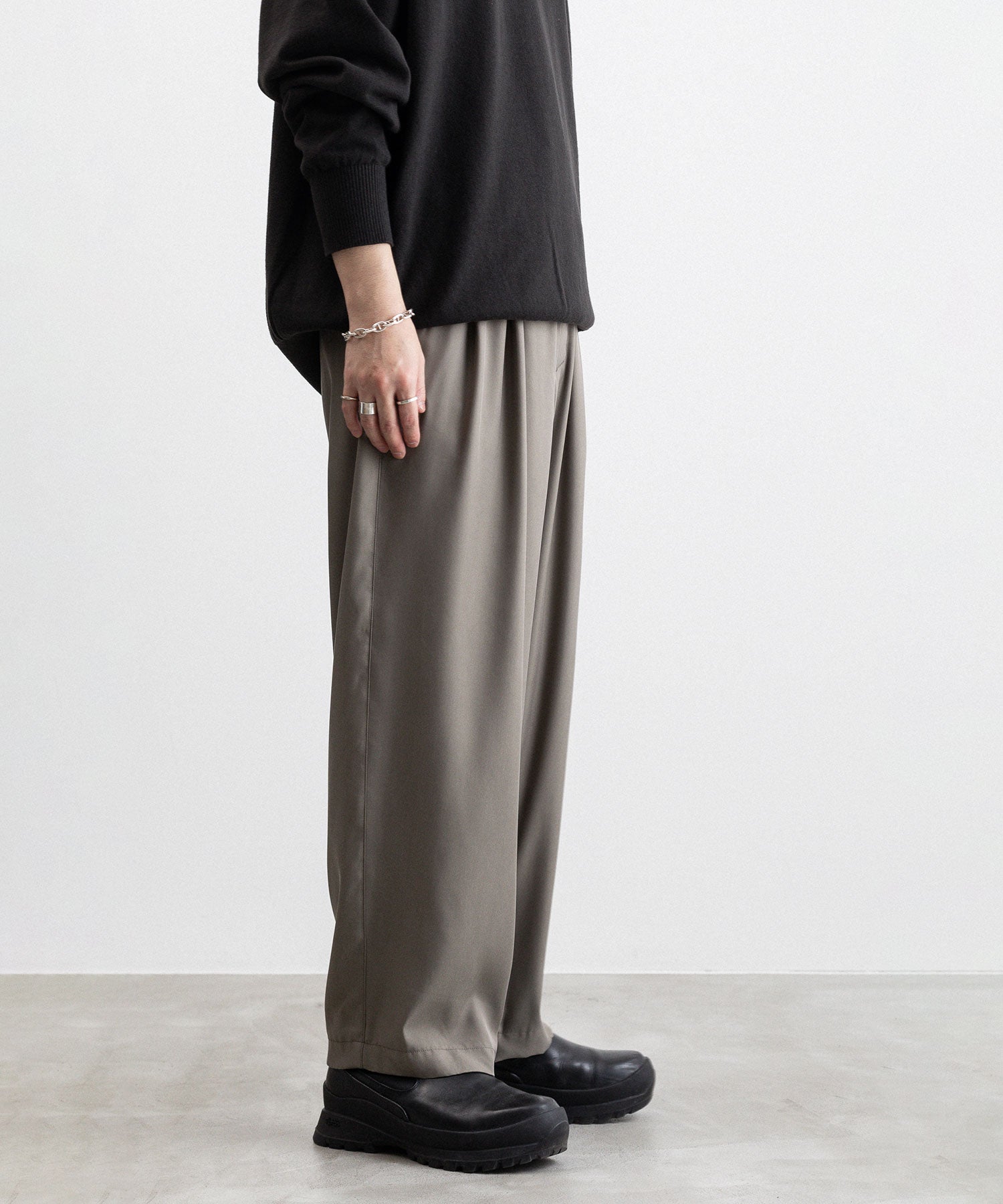 stein / シュタイン】CUPRO WIDE EASY TROUSERS - G.KHAKI | 公式通販