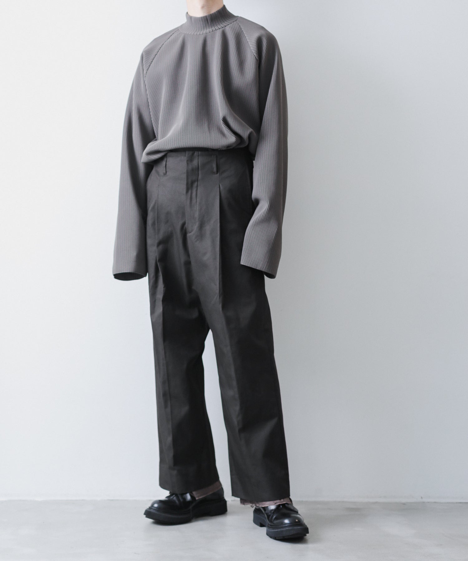 天然石ターコイズ Rich i 22AW uncle tuck tapered trousers | www