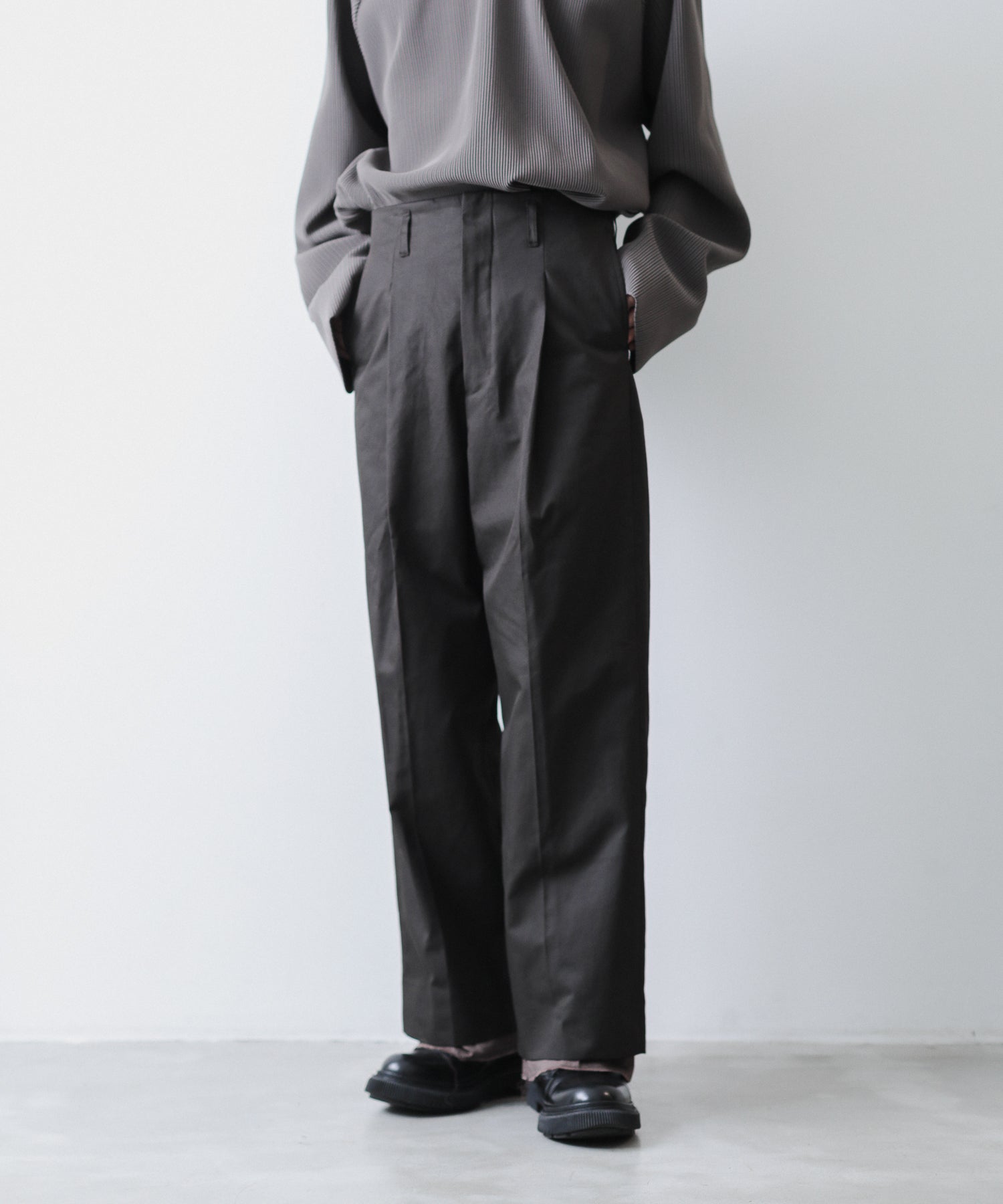 Rich i 22AW uncle tuck tapered trousers-