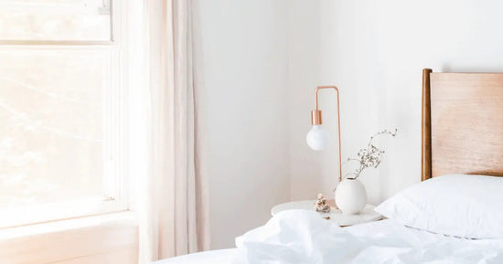 Dormitorio en tonos blancos y neutros, tendencias en decoracion de dormitorios
