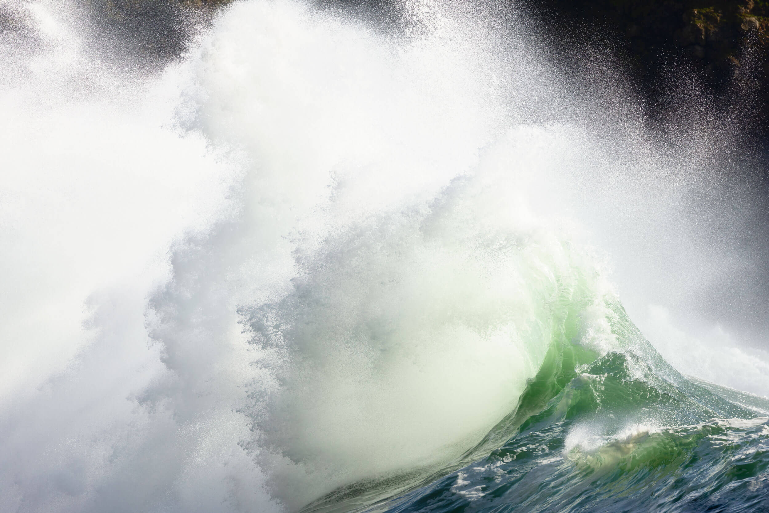 A picture of the waves at Cape Disappointment State Park.