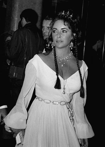 Elizabeth Taylor wearing La Peregrina