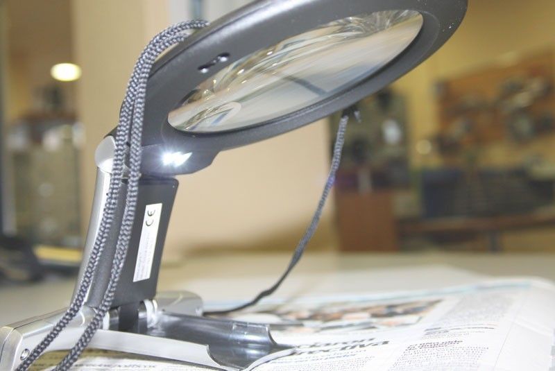 around the neck magnifier with light