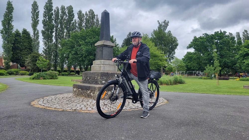 a man ride e-bike to help reduce the risk of diabetes