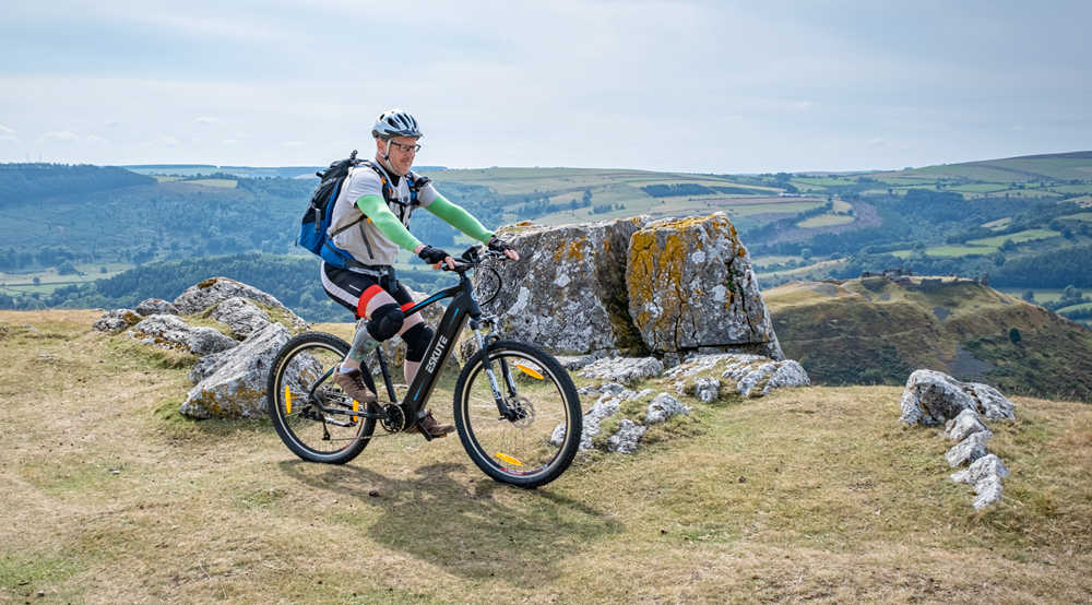 a man rides the comfortable Netuno Pro e-bike on the mountain top