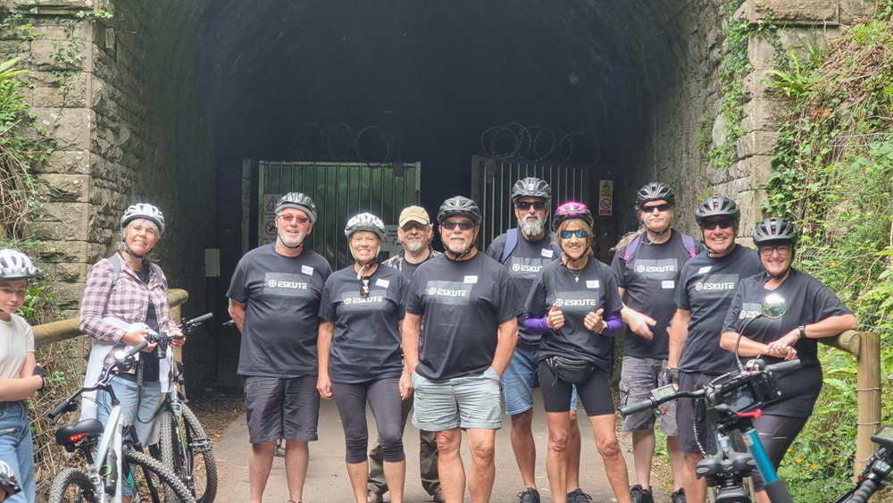 eskute e-bikes owners at the foot of the tunnel