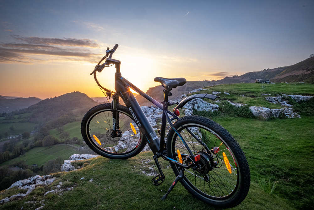 netuno mountain bike with ordinary habdlebars at the mountain top