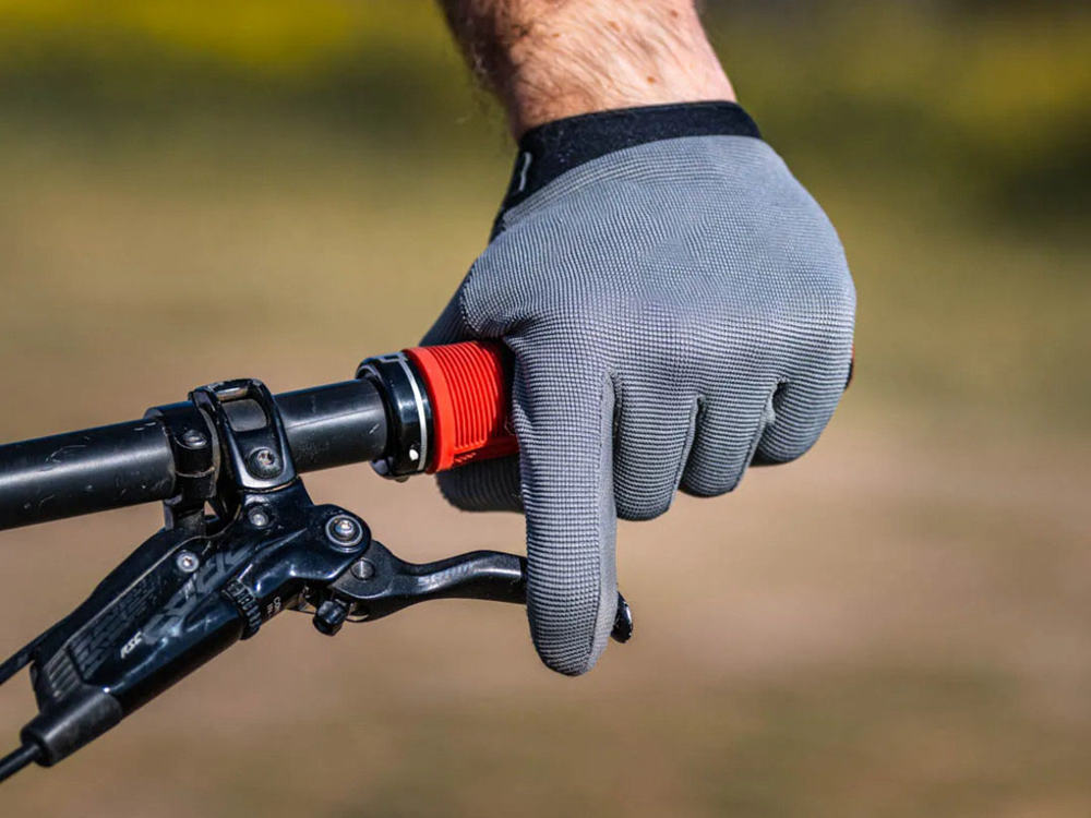 riding e-bike with the right cycling gloves