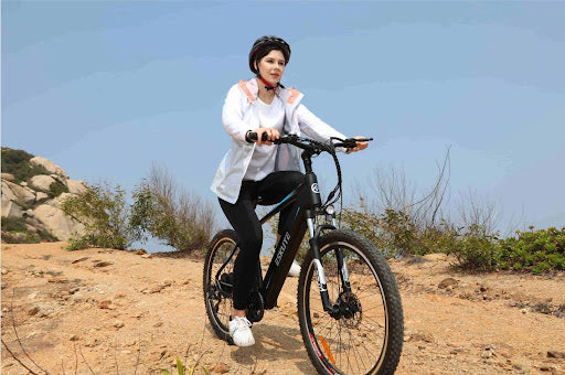 a-woman-rides-the-comfortable-netuno-pro-e-bike-on-the-mountain-top