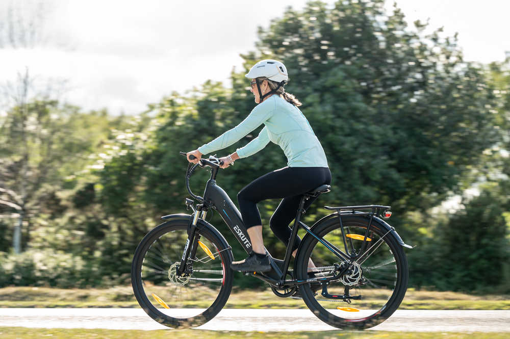 woman with helmet rides polluno electric hybrid bike