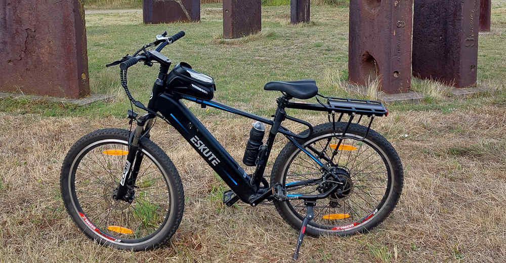 e-bike with frame bag phone holder