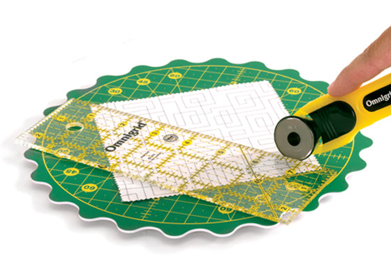 Omnigrid rotating cutting mat