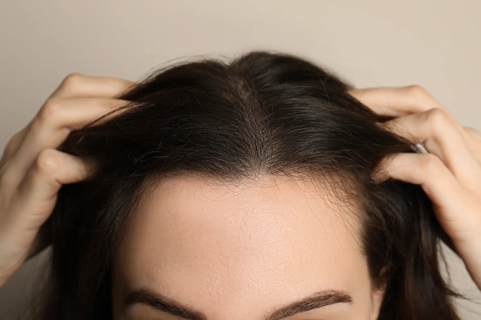 woman with itchy scalp