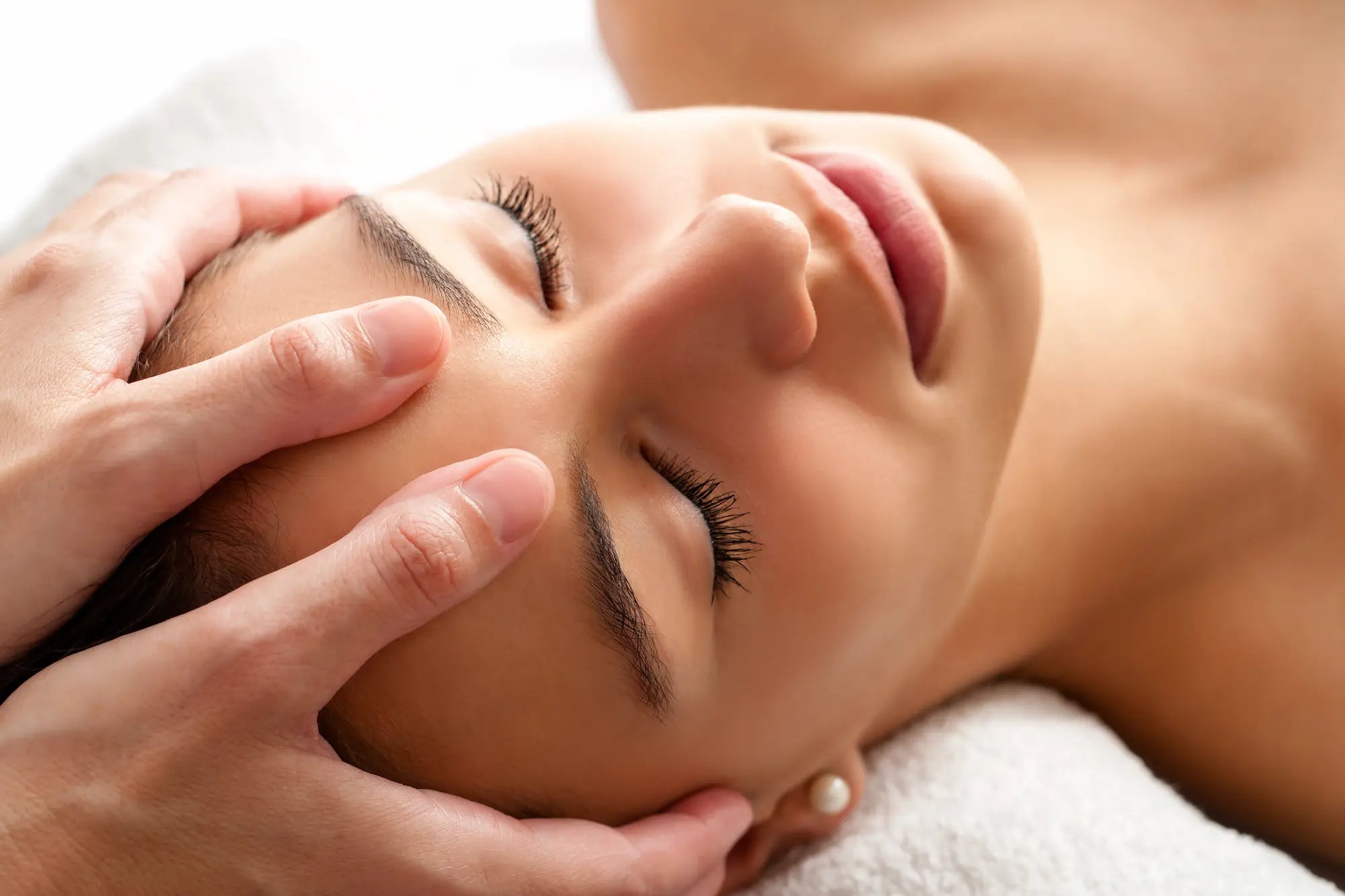 Head Massage Benefits for Headaches, Migraine, Stress, More