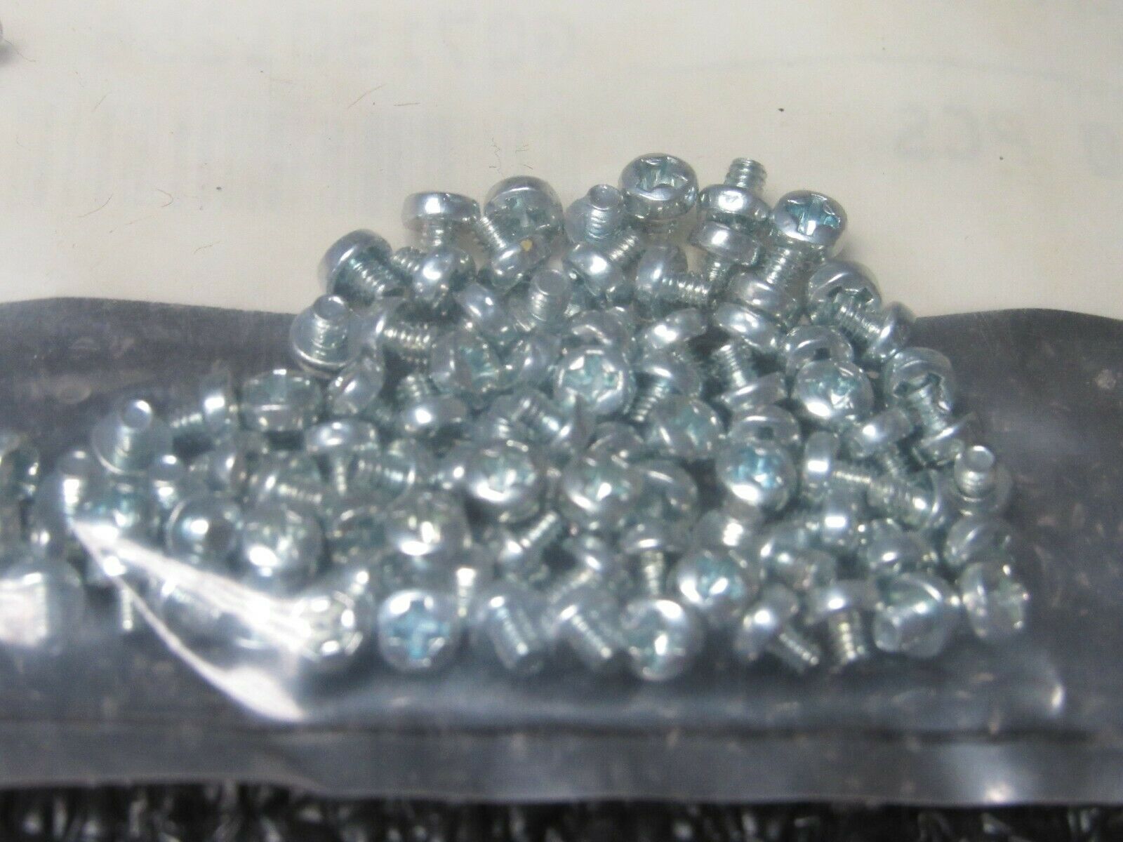 (100) M2-0.40 x 2mm, Pan Head Phillips Machine Screw, 4.8 Steel ZP, DIN 7985 (184217570508-BT38)