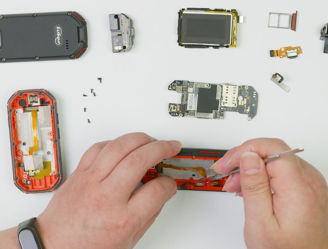 Atom Touchscreen and LCD Assembly Replacement Step 11