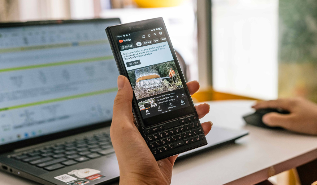 Titan Slim - The new sleek QWERTY smartphone with physical keyboard for better typing experience