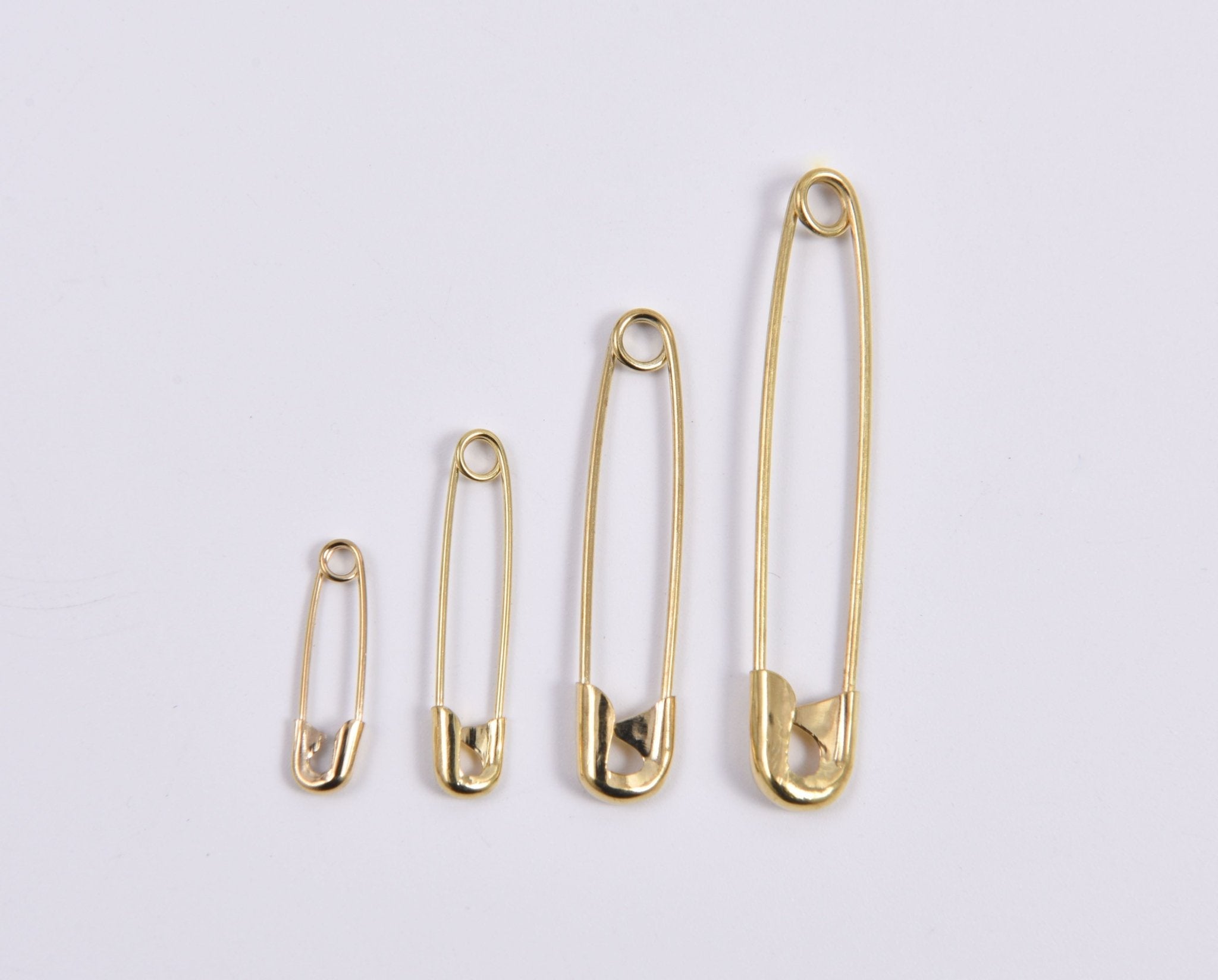 Curved Safety Pins 100 in the pack Different sizes – G.k Fashion Fabrics