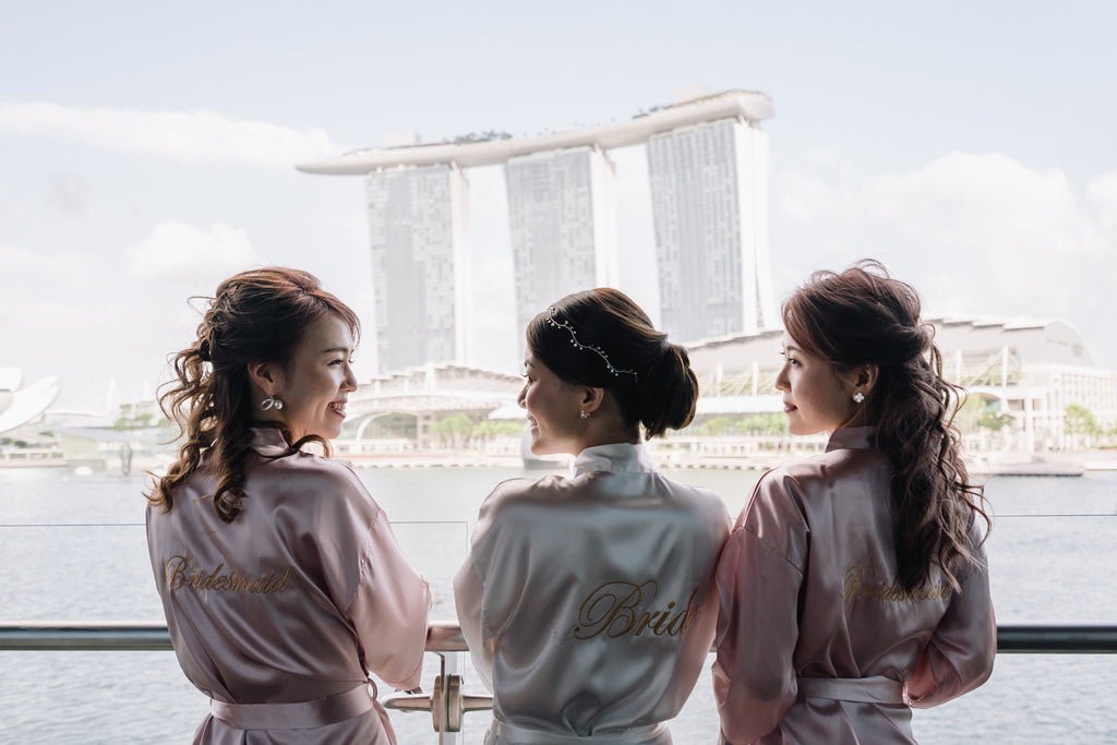 Real bride Miwako with bridesmaids wearing her Radiance Hairpins and Dewdrop Hairvine