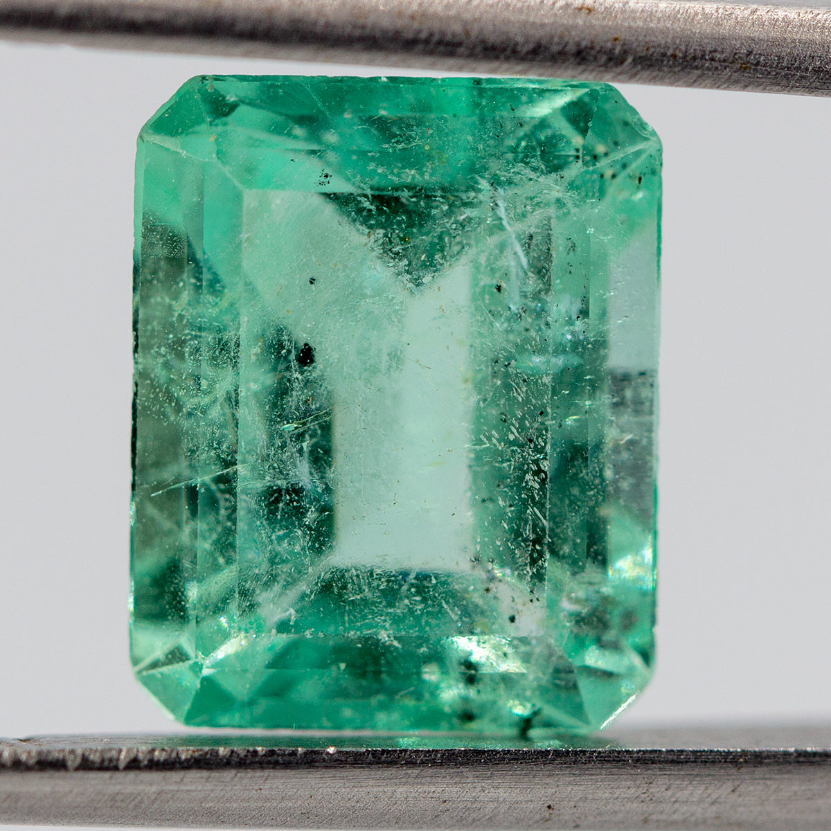 4.11ct Light Green Emerald– Priceless Gems Au
