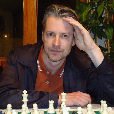 Master chess player offers expert lessons