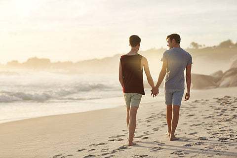 Gay engagement on the beach Rovistella Wedding planner