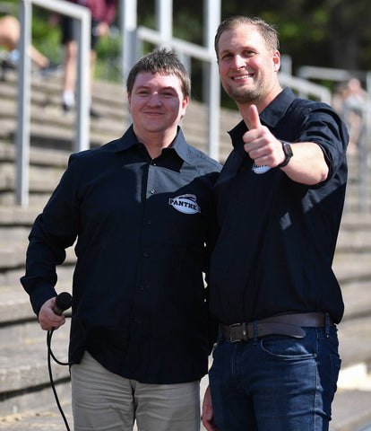 Daumen hoch für American Football: Tim Haver Droeze (rechts) von den Düsseldorf Panthern spielt