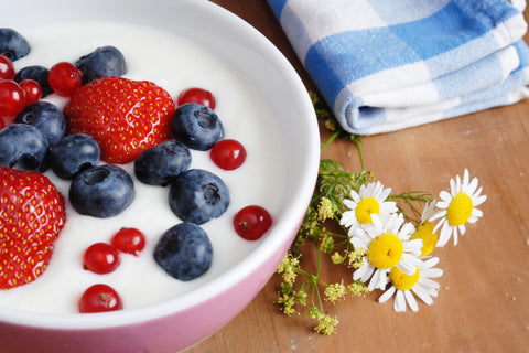Workout snack of bowl of plain yoghurt with strawberries & blueberries
