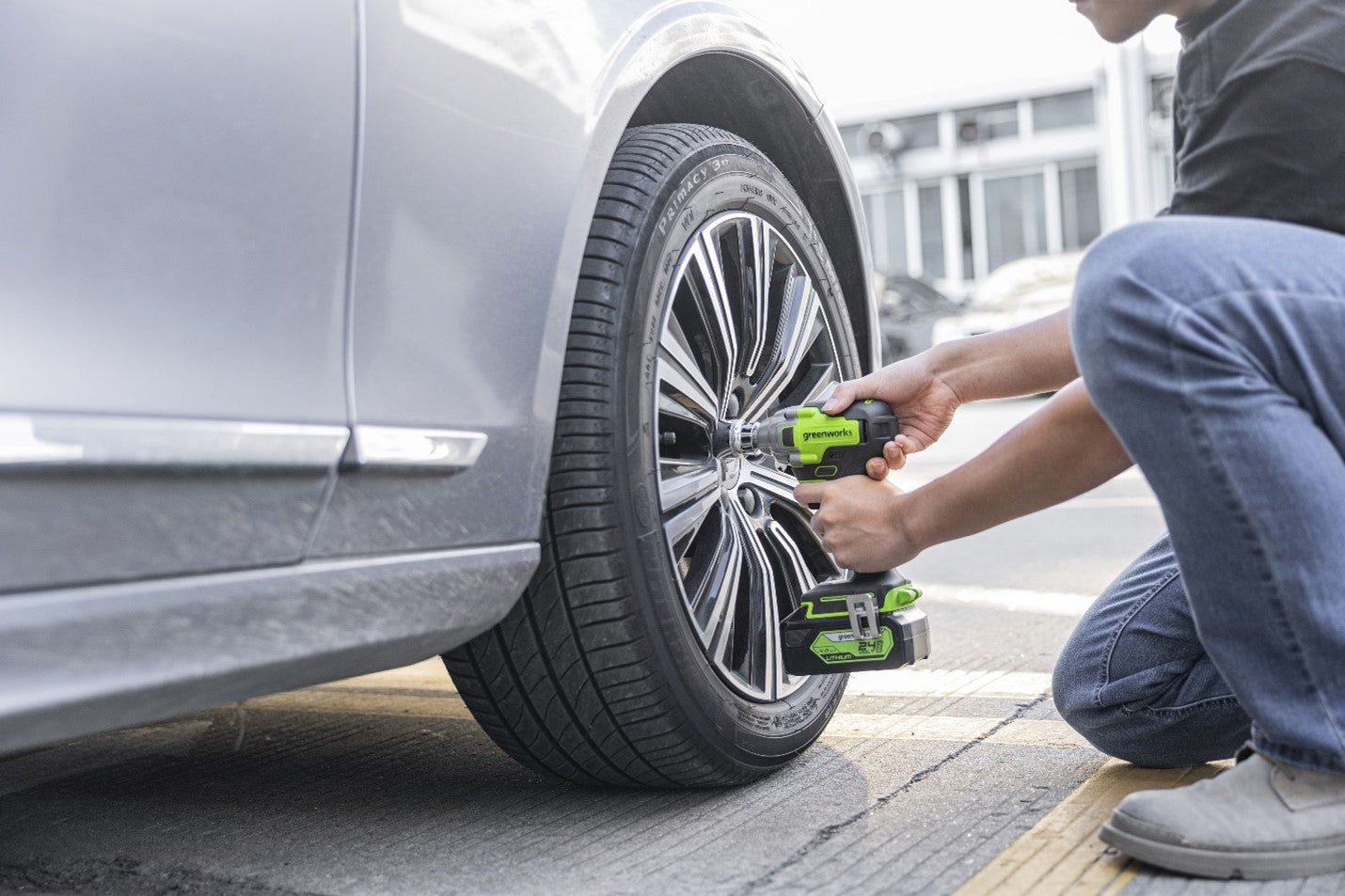 impact-wrench-to-change-tires