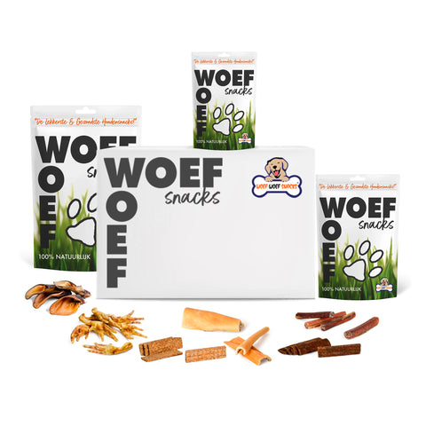 Een snackbox van Woef Woef Snacks met allemaal verschillende hondensnacks er omheen.