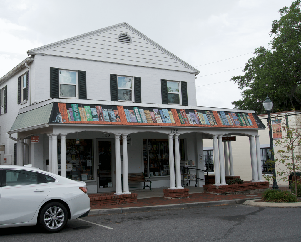 Street view of the front of Barrel of Books and Games in downtown Mount Dora June 2021