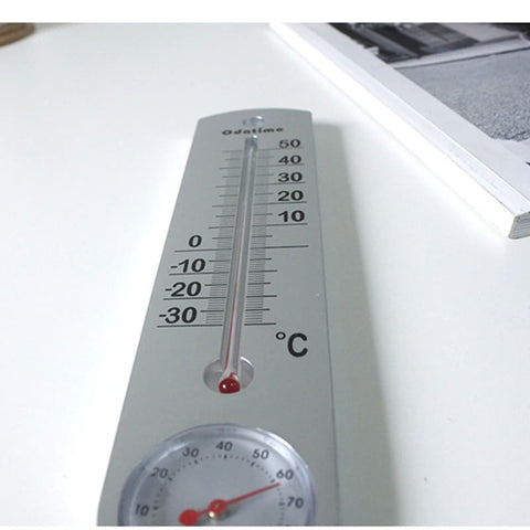 Thermomètre à Mercure De Chambre Sur Un Gros Plan De Fond Blanc