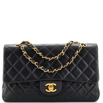 Chanel_classicflap_black_90s_mid1989.jpg__PID:ebbf5927-4a4f-4a98-b079-319dbe46ffba