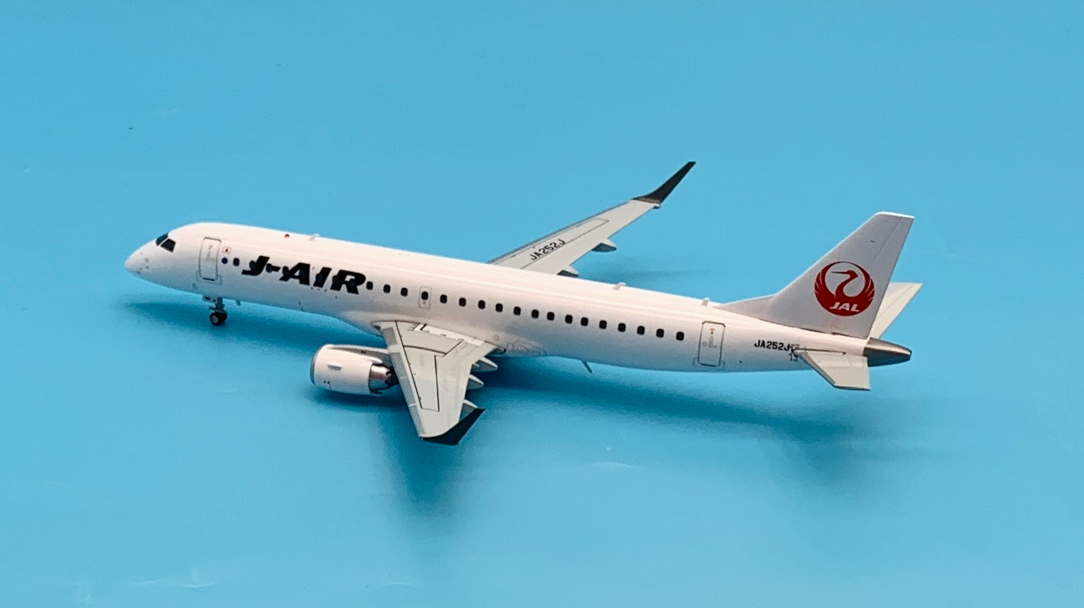 新品】1:200 J-AIR E170 ジェイエア エンブラエル ERJ | www.vp